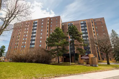 Condo Apartment in Cityview - Parkwoods Hills - Rideau Shore