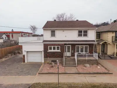 Detached in North Bay