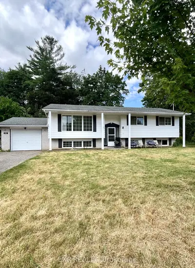 Detached in Lincoln