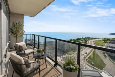 Condo Apartment in Grimsby