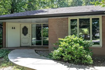 44 Colquhoun Crescent, Hamilton, On L9c 4w8