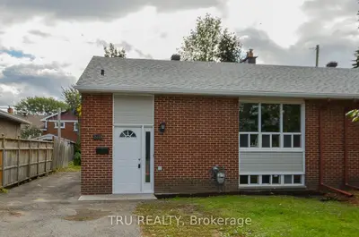 2428 IRIS Street A, Parkway Park - Queensway Terrace S and Area, ON K2C 1C6