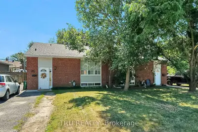 2428 IRIS Street A, Parkway Park - Queensway Terrace S and Area, ON K2C 1C6