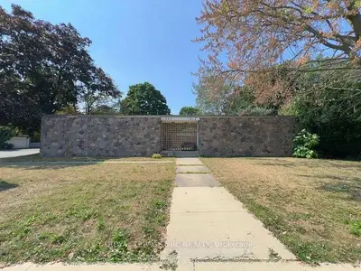 4213/4207 4213/4207 Drummond Road, Niagara Falls, On L2e 6c2