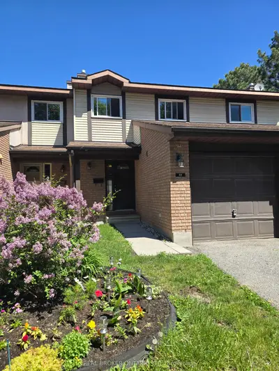 Condo Townhouse in Kanata