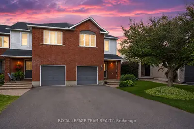 Att/Row/Townhouse in Blossom Park - Airport and Area