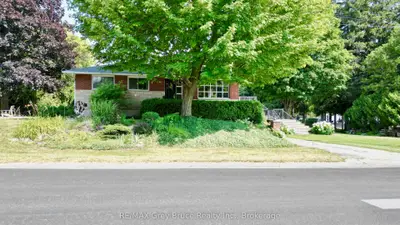 Detached in Northern Bruce Peninsula