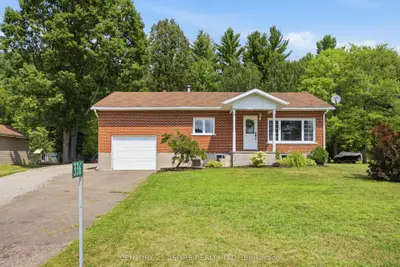 Detached in Laurentian Valley