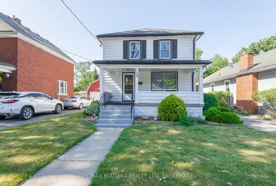 Detached in Port Colborne