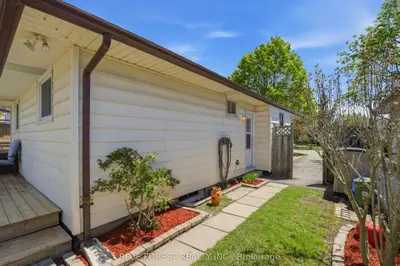 93 Nicholas Crescent, London South, On N6e 2e8