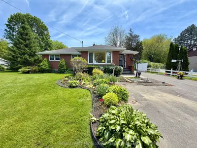 Detached in Prince Edward County
