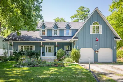 Detached in Blue Mountains