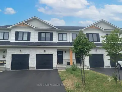 Att/Row/Townhouse in Smiths Falls