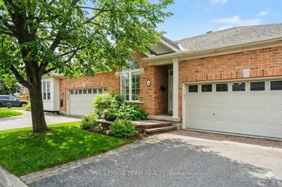 Att/Row/Townhouse in Kanata