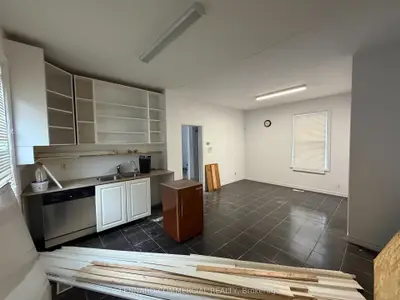 492 Bronson Avenue, West Centre Town, On K1r 6j9