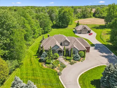 Detached in Puslinch