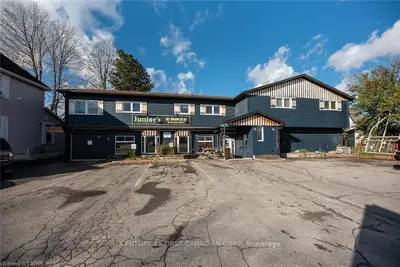 28 Princess Avenue Atrium, St. Thomas, On N5r 3v4