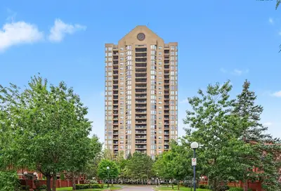 Condo Apartment in Manor Park - Cardinal Glen and Area