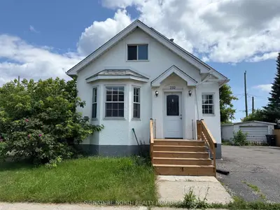 Detached in Thunder Bay