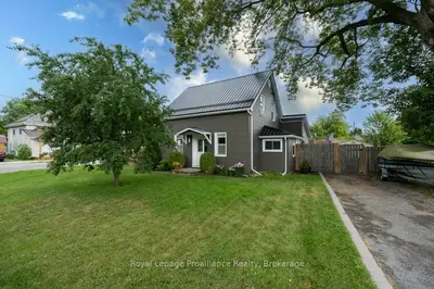 61 Pelham Street, Quinte West, On K8v 4t8