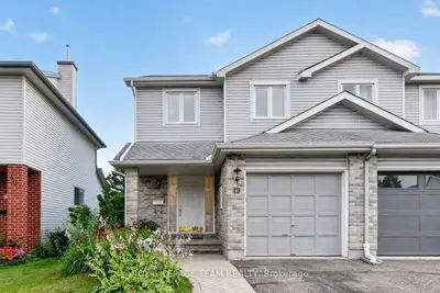 Att/Row/Townhouse in Kanata