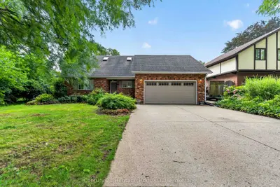 Detached in Niagara Falls