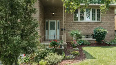 223 Kemp Crescent, Stratford, On N5a 6z5