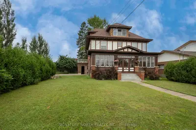 Detached in Thunder Bay
