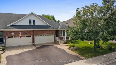 205 Cairnsmore Circle, Barrhaven, On K2j 0g4