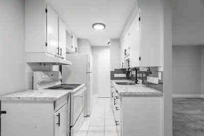 24 Brookside Street N 1, London South, On N5z 3j3