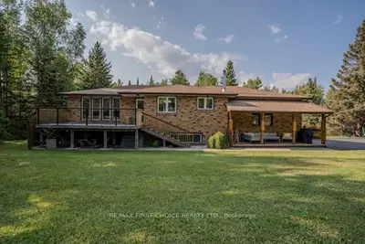 Detached in Oliver Paipoonge