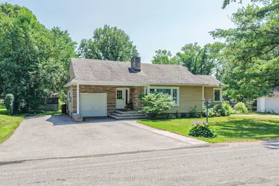 1028 Cowbell Lane, Gravenhurst, On P0e 1n0