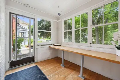 6 Pearl Street, Guelph, On N1e 2e3