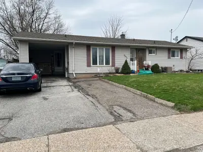 Detached in Niagara Falls