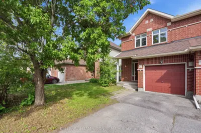 Att/Row/Townhouse in South of Baseline to Knoxdale