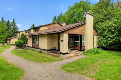 Condo Townhouse in Kanata