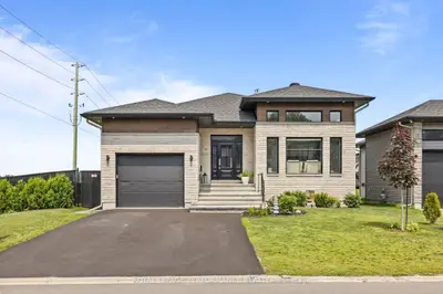 Detached in Casselman