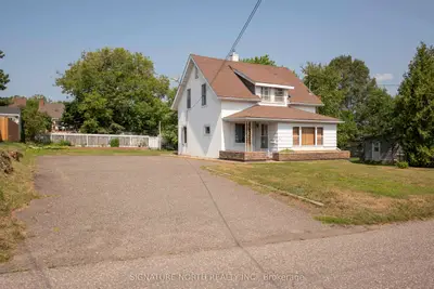 Detached in Thunder Bay