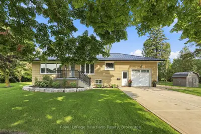 20 Queen Street W, Minto, On N0g 1m0