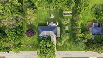 20 Queen Street W, Minto, On N0g 1m0