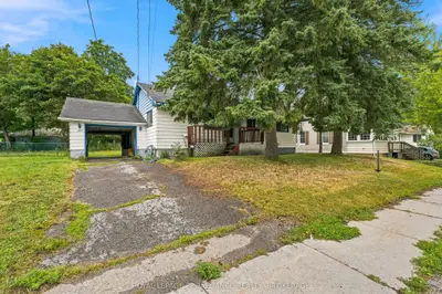 Detached in Gananoque
