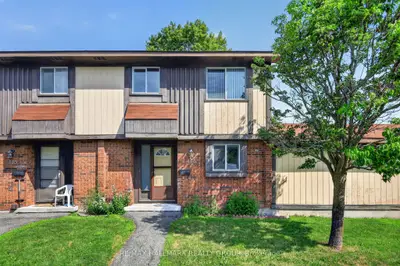 Condo Townhouse in Kanata