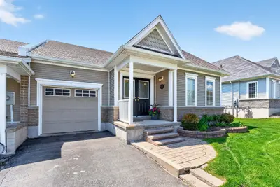 Att/Row/Townhouse in Loyalist