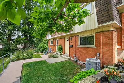 125 Bonaventure Drive 50, Hamilton, On L9c 5y9