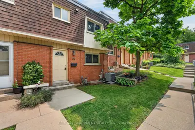 Condo Townhouse in Hamilton