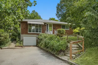44 Mcdonald Court, Hamilton, On L9h 7c4