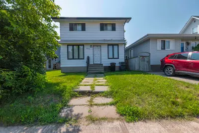 Detached in Thunder Bay
