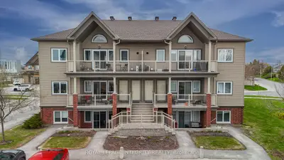 Condo Apartment in Barrhaven