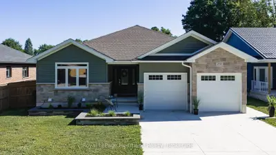 Detached in North Huron