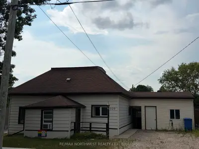 Detached in Kenora